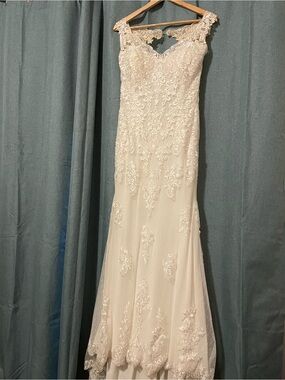 Ivory Lace Embellished Bridal Gown